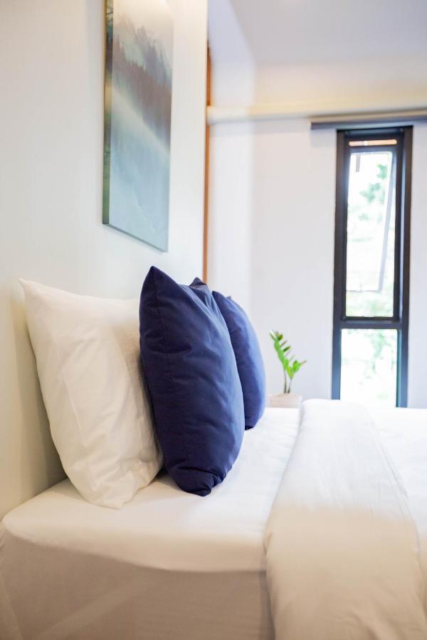 In My Place Cafotel Khlong Thom Esterno foto