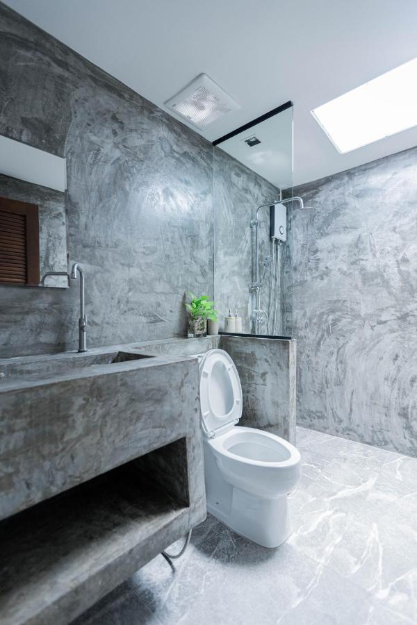 In My Place Cafotel Khlong Thom Esterno foto