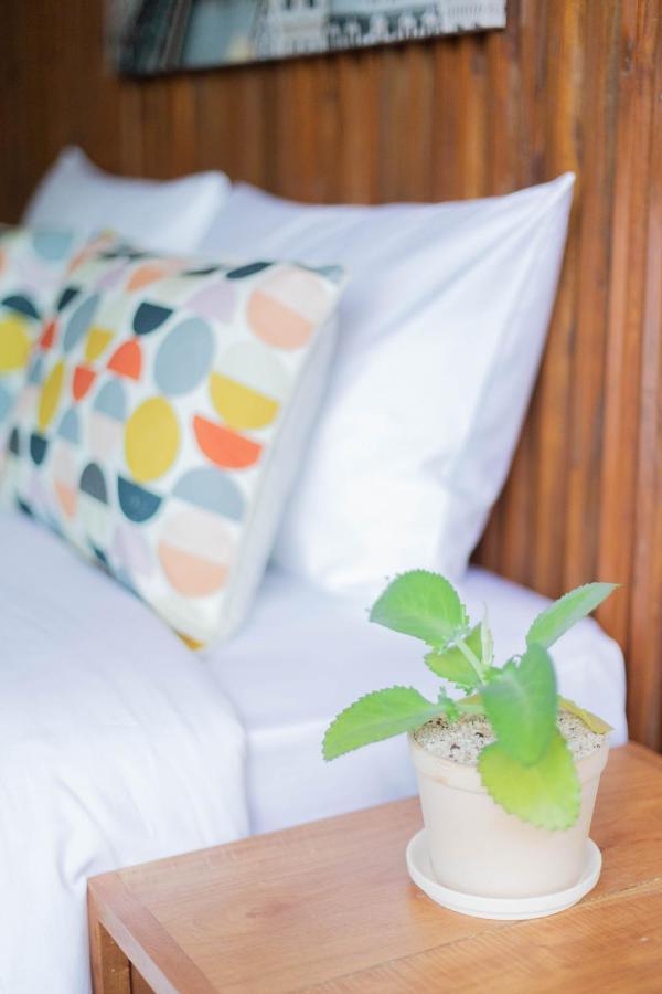 In My Place Cafotel Khlong Thom Esterno foto