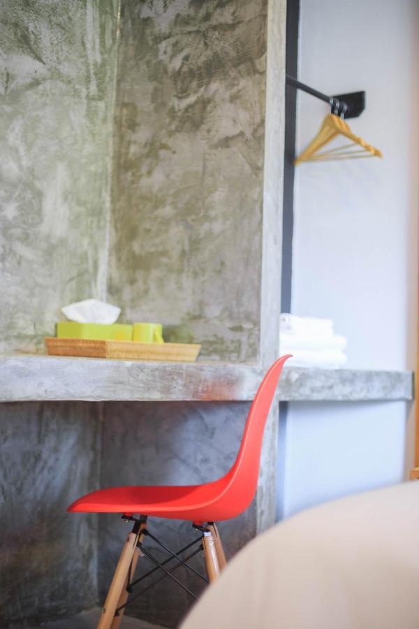 In My Place Cafotel Khlong Thom Esterno foto