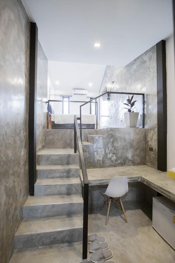 In My Place Cafotel Khlong Thom Esterno foto