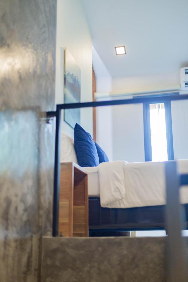 In My Place Cafotel Khlong Thom Esterno foto