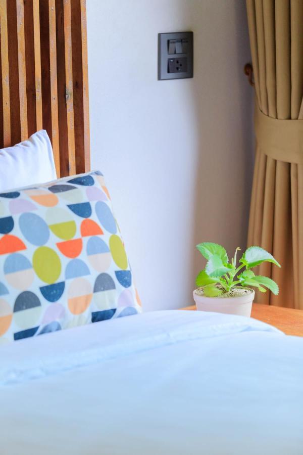 In My Place Cafotel Khlong Thom Esterno foto