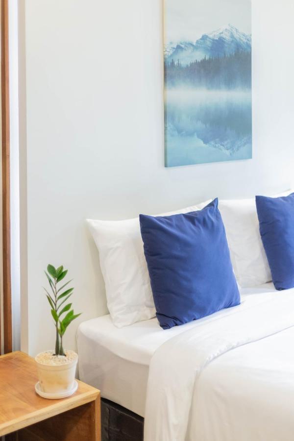 In My Place Cafotel Khlong Thom Esterno foto