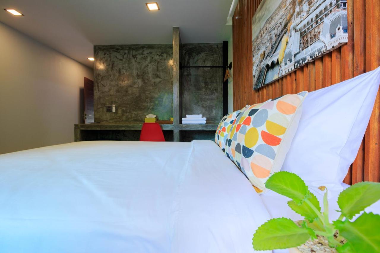 In My Place Cafotel Khlong Thom Esterno foto
